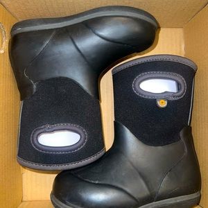 BOGS toddler 100% water proof boots-size 8